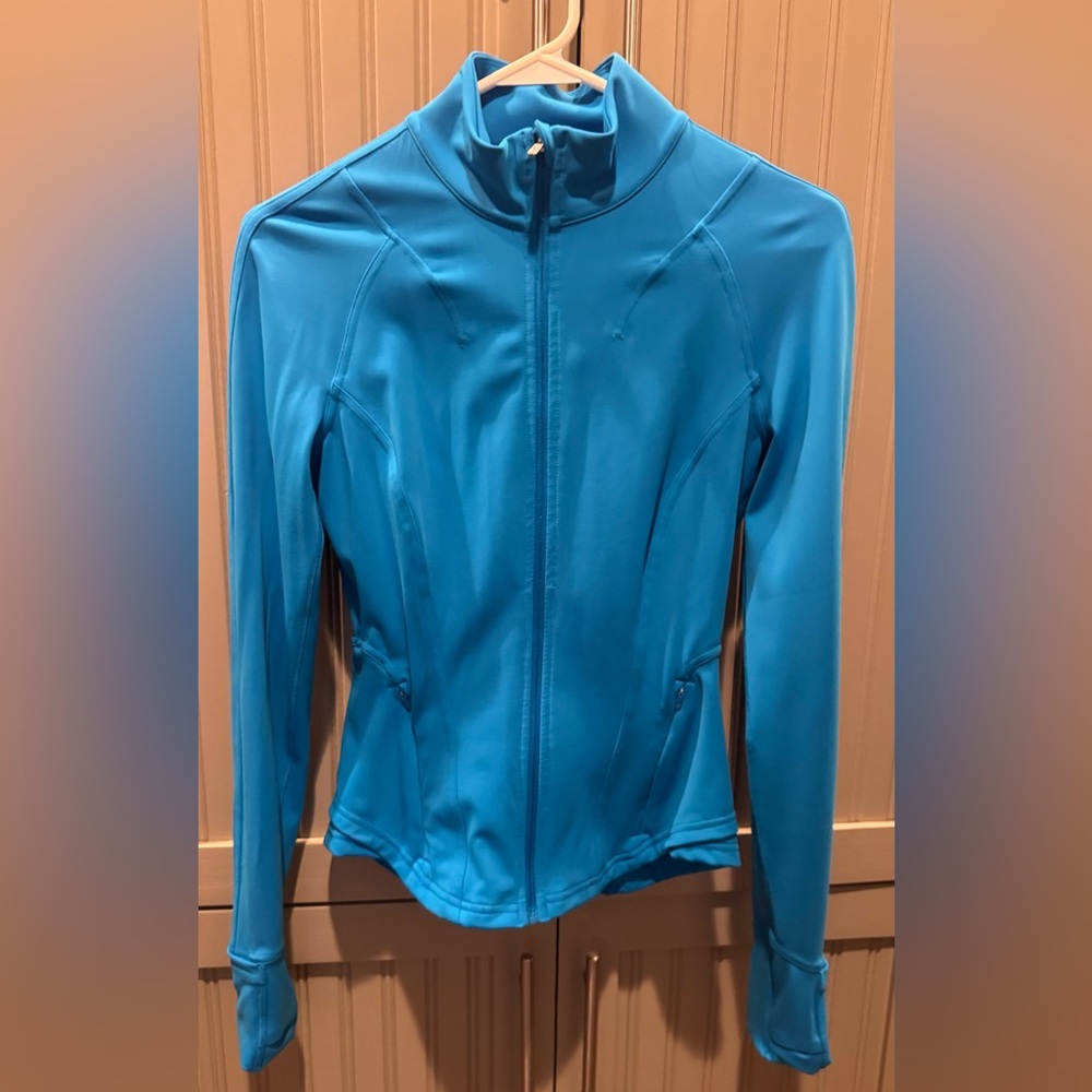 Lululemon InStill Jacket Size 4 
New without tags - never worn
Color- Poolside